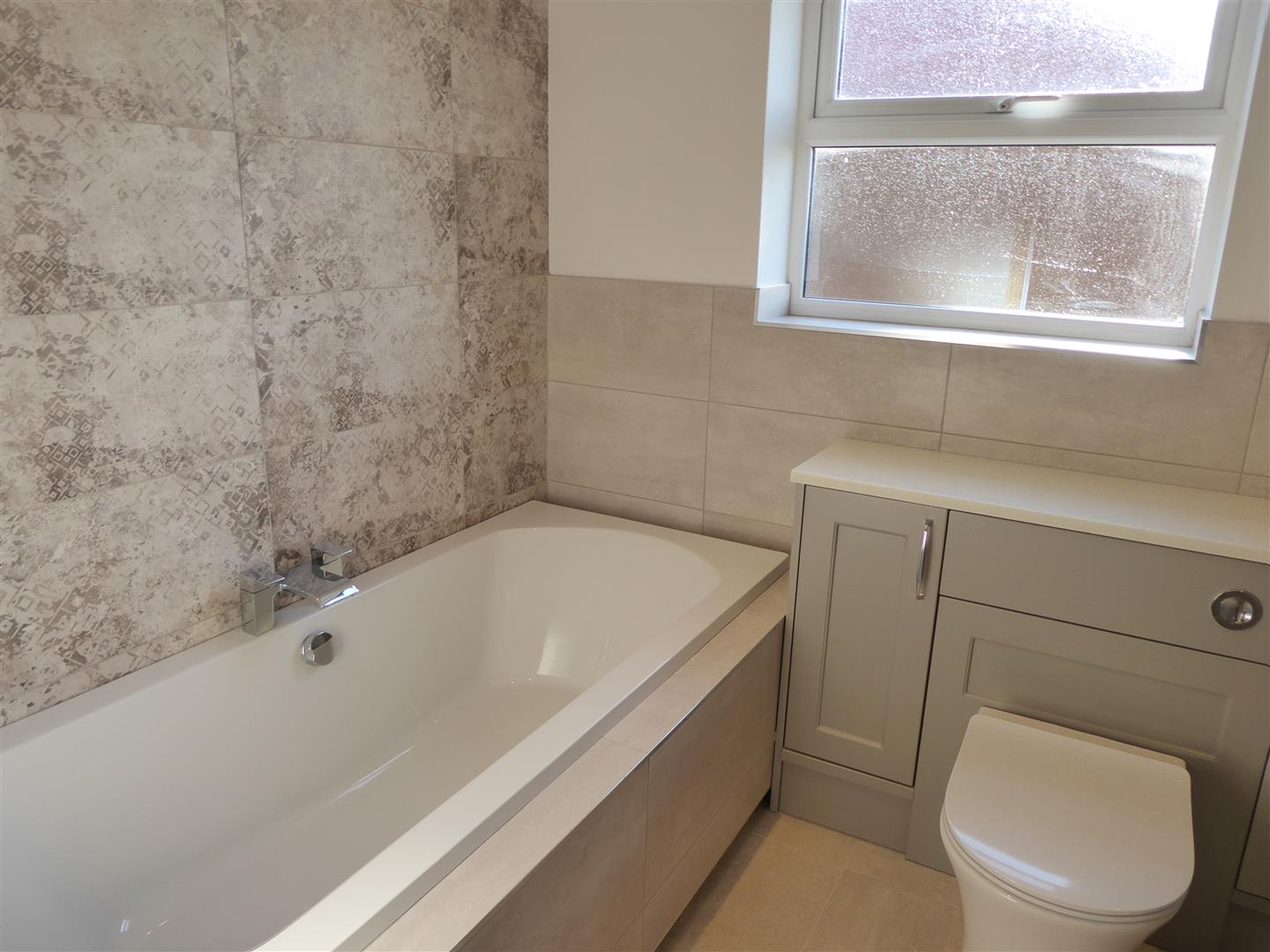 BATHROOM/WC